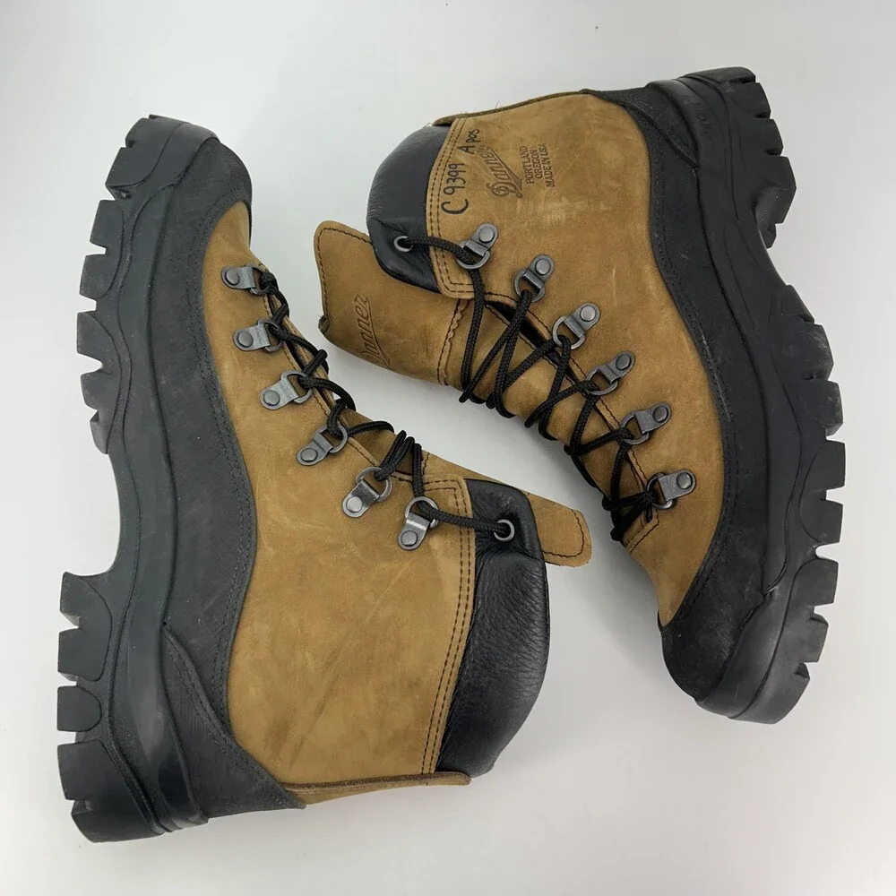 Danner Combat Hiker Boots Mens Size 11.5 Brown Nubuck Vibram USA Tactical Army